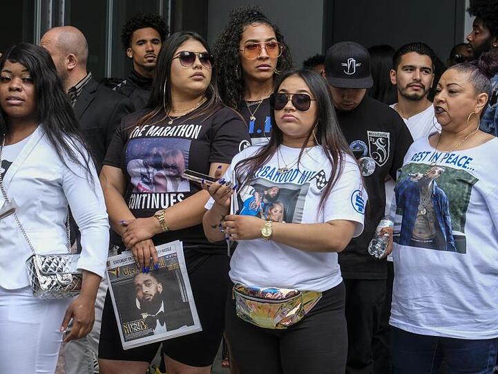 Fans von Nipsey Hussle bei der Trauerfeier für den erschossenen Rapper.
