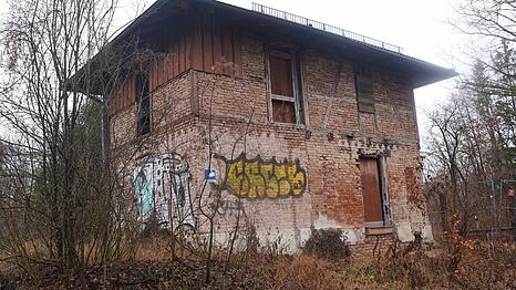 Dietrich und Sohn Leo Sailer zu Projekt Bahnwärterhäusl in Geiselgasteigstraße in München im Nov 2025  Foto: Daniel von Loeper, Fotograf: Daniel Loeper