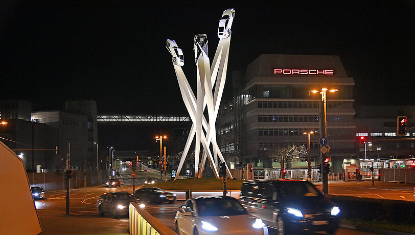 Porsche Zentrum Zuffenhausen am Porscheplatz.