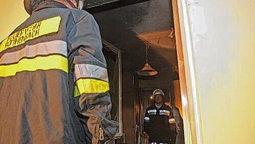 Aus dieser Wohnung in Röthenbach wurde eine schwer verletzte 58-Jährige geborgen. Aus dieser Wohnung in Röthenbach wurde eine schwer verletzte 58-Jährige geborgen.