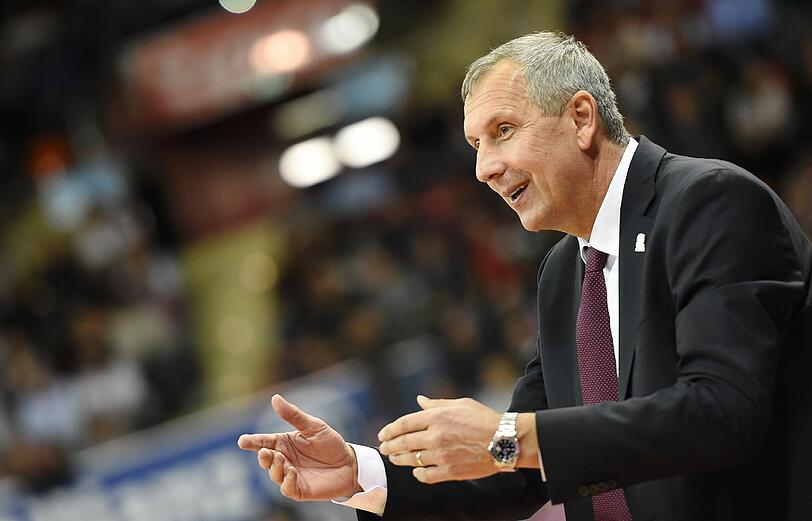 Trainer Svetislav Pesic war gesperrt. Stattdessen agierte Co-Trainer Emir Mutapcic in der Coaching-Zone.