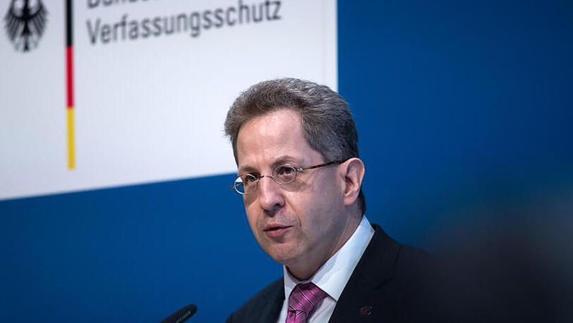 Hans-Georg Maaßen spricht auf dem Symposium des Bundesamts für Verfassungsschutz mit dem Thema "Antworten westlicher Demokratien auf die Bedrohungen durch den islamistischen Terrorismus". Hans-Georg Maaßen spricht auf dem Symposium des Bundesamts für Verfassungsschutz mit dem Thema "Antworten westlicher Demokratien auf die Bedrohungen durch den islamistischen Terrorismus".