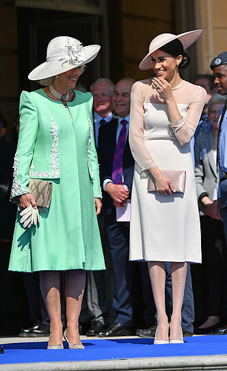Ehe-Glück: Herzogin Meghan und Prinz Harry kommen zu einem Gartenfest im Buckingham Palace. Es ist der erste öffentliche Auftritt nach ihrer Hochzeit am 19. Mai.