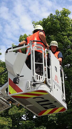 Weg ist der Maibaum in Thalkirchen: Klicken Sie sich durch die Bilder des Feuerwehreinsatzes.