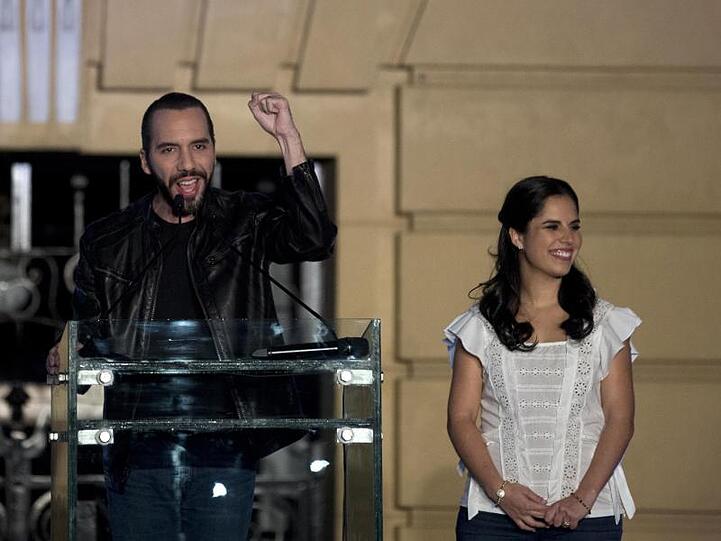 Wahlsieger Nayib Bukele mit seiner Frau Gabriela.