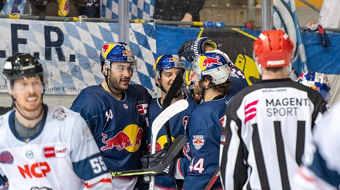 Jubel bei den Münchnern nach dem Sieg gegen die Ice Tigers aus Nürnberg.