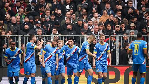 Eintracht Braunschweig gewann überraschend beim FC St. Pauli.