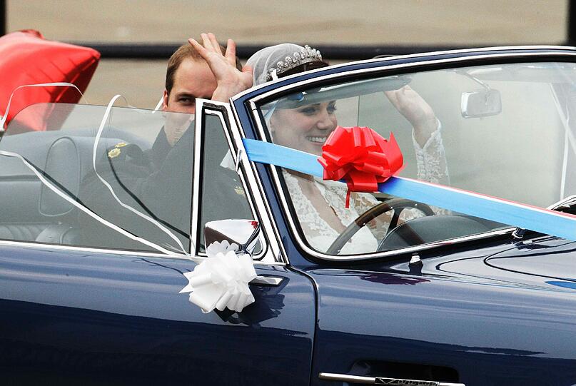 Prinz William fährt sich und seine Frau Kate vom Buckingham Palace zu Clarence House, dem Wohnsitz der Prinzen.