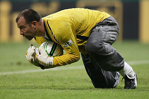 Gabor Kiraly - TSV 1860: 37 Jahre alt ist der Ungar mittlerweile. Bei den Löwen ist er seit 2009 die unangefochtene Nummer Eins im Tor. Aufhören? Ach was! Kiraly verlängerte jüngst seinen Vertrag bis 2015 mit Option bis 2016.