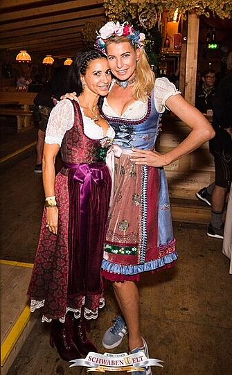 Gastgeberin Daniela Wilhelmer und Giulia Siegel