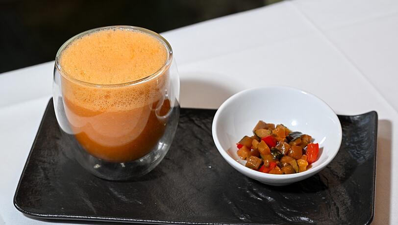 Currysuppe mit Kokos, Koriander und Tomate Currysuppe mit Kokos, Koriander und Tomate