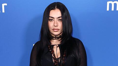 Charli xcx lie&szlig; Martin Scorsese bereits f&uuml;r das Cover ihres neuen Albums fotografieren.