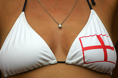 Am Dienstagabend trifft unsere Elf auf England, den Erzrivalen der deutschen Nationalmannschaft. Und diese Fans wollen wir nicht jubeln sehen!