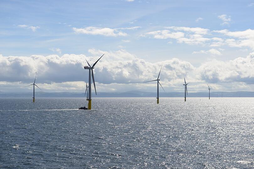 Weitere Bilder vom Windpark "Gwynt y Môr" in Wales.