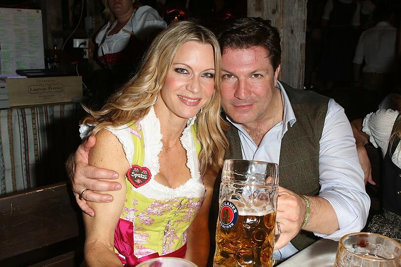 Verena Klein mit Ehemann Francis Fulton-Smith bei Käfer