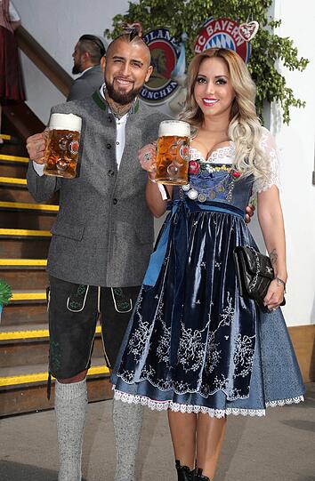 Arturo Vidal mit Ehefrau Maria Theresa