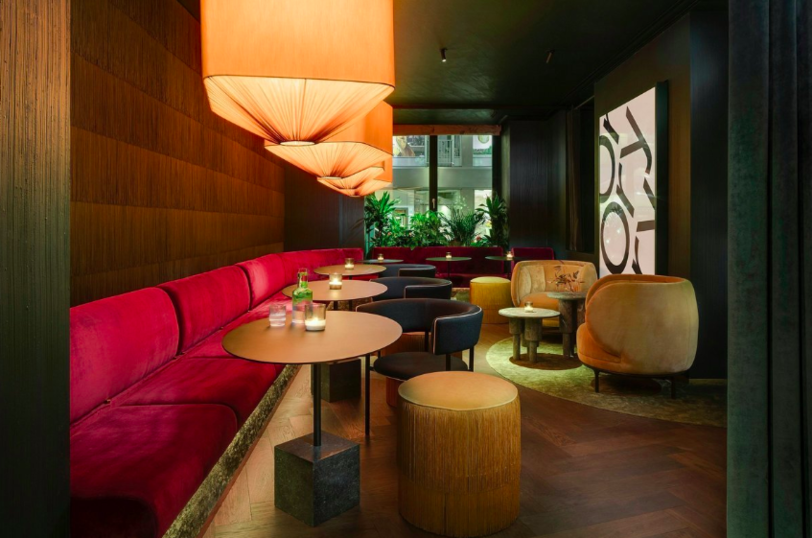 Die Ory-Bar ist vom Mandarin Oriental als auch von der Straße aus zugänglich.
