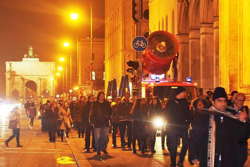 Der Brand im U-Bahnhtunnel: Tausende gingen deshalb zu Fuß.