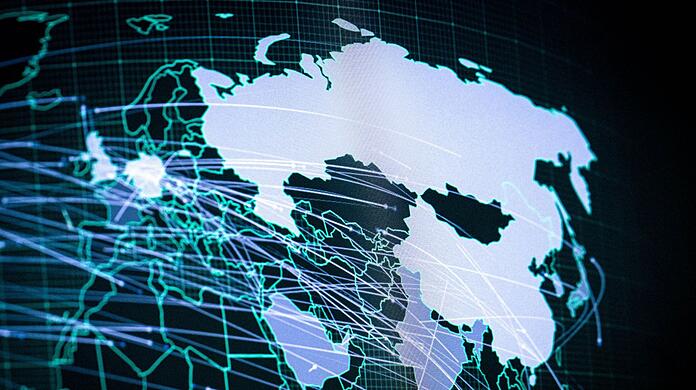 Bei Annalena Baerbocks Besuch im Australischen Zentrum für Cyber-Zusammenarbeit wird eine Karte gezeigt, auf der u.a. Russland hervorgehoben ist. Bei Annalena Baerbocks Besuch im Australischen Zentrum für Cyber-Zusammenarbeit wird eine Karte gezeigt, auf der u.a. Russland hervorgehoben ist.