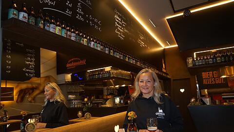Betriebsleiterin Christiane Laur im Stehausschank.