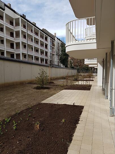 Einige der Erdgeschosswohnungen haben kleine Terrassen und Gärten.
