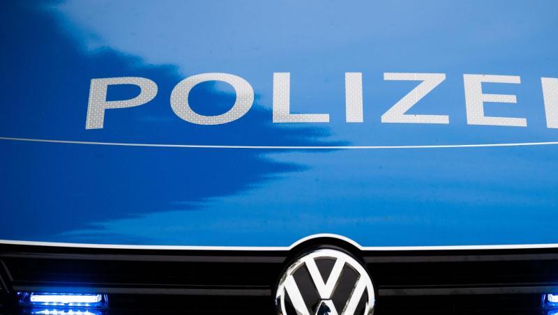Frontalansicht eines Einsatzfahrzeugs der Polizei. Foto: Lino Mirgeler/dpa/Symbolbild Frontalansicht eines Einsatzfahrzeugs der Polizei. Foto: Lino Mirgeler/dpa/Symbolbild