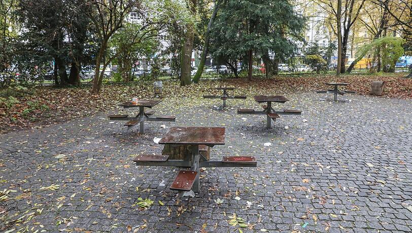 An Orten wie diesen im Nußbaumpark treffen sich häufig Drogenabhängige.