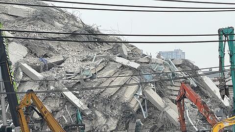 In Bangkok st&uuml;rzte der Rohbau eines Hochhauses ein und begrub mehr als 90 Menschen in den Tr&uuml;mmern. (Archivbild)