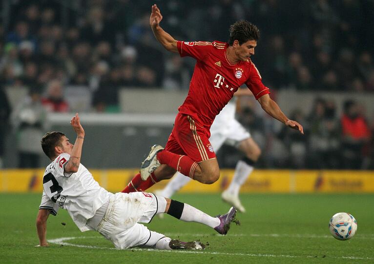 MARIO GOMEZ: Scheiterte einmal knapp an ter Stegen, ansonsten fiel er vor allem auf durch Schüsse zum Gegenspieler und viele Abseitspositionen. Note 5