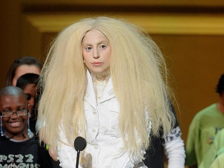 Lady Gaga beweist im TV Selbstironie