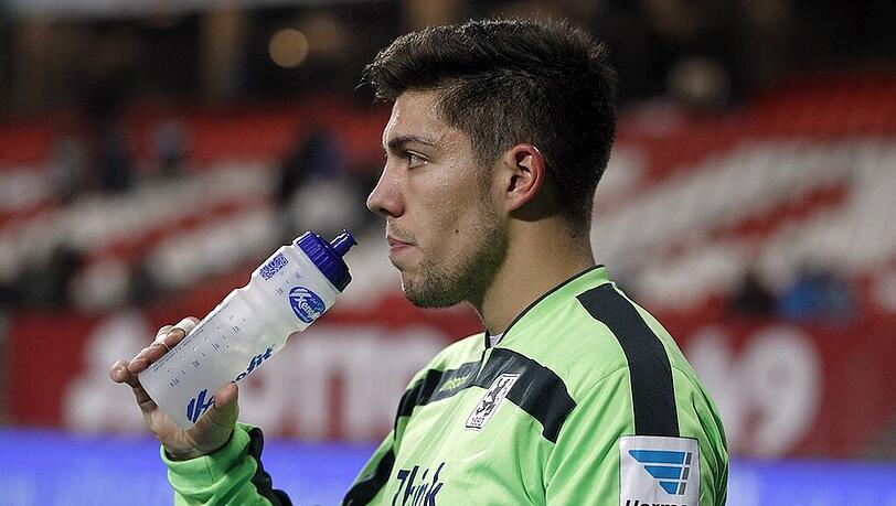 Muss sich derzeit hinter Stammkeeper Vitus Eicher anstellen: Stefan Ortega. Muss sich derzeit hinter Stammkeeper Vitus Eicher anstellen: Stefan Ortega.