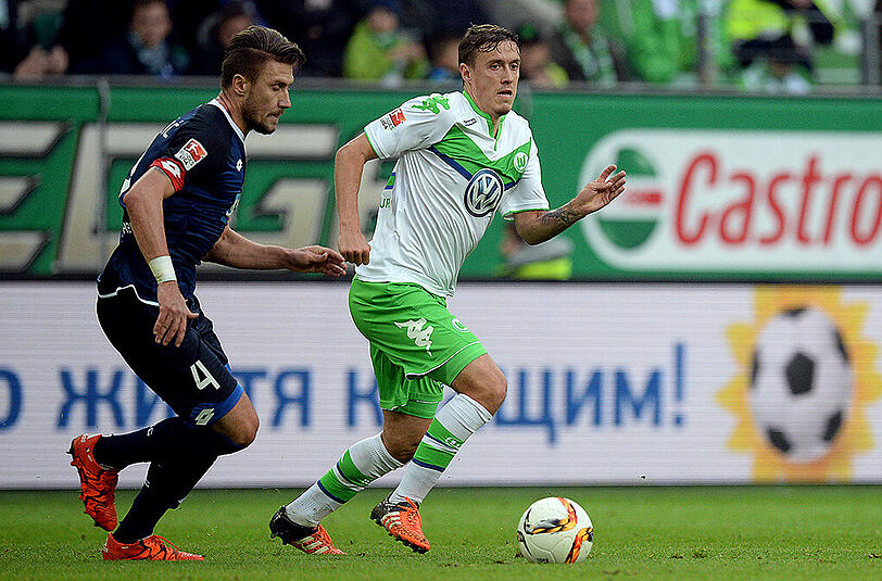 Der VfL Wolfsburg setzt auch gegen Eindhoven auf die Tore von Max Kruse (rechts) - hier im Duell mit dem Hoffenheimer Ermin Bicakcic.