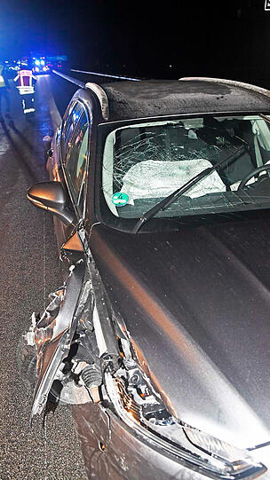 Die 30-Jährige wurde von einem Auto erfasst und schwer verletzt. Sie starb noch an der Unfallstelle.