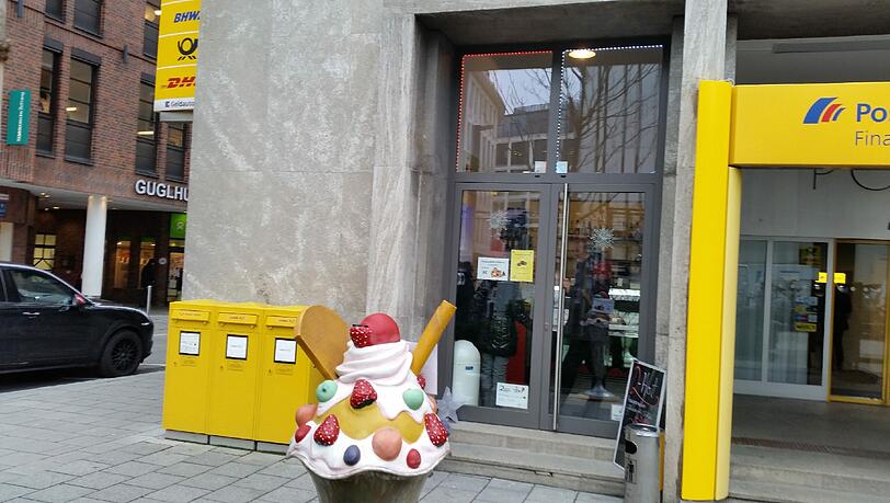 Das Café "2-hot" neben dem Postamt am Färbergraben. Das Café "2-hot" neben dem Postamt am Färbergraben.