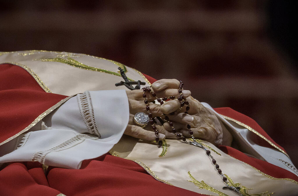 Trauer Um Papst Benedikt XVI Kondolenzbuch Im M nchner Rathaus 