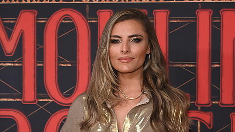 Hat es Moderatorin Sophia Thomalla kürzlich mit der Bildbearbeitung auf Instagram ein bisschen übertrieben? Ja, finden viele Fans.