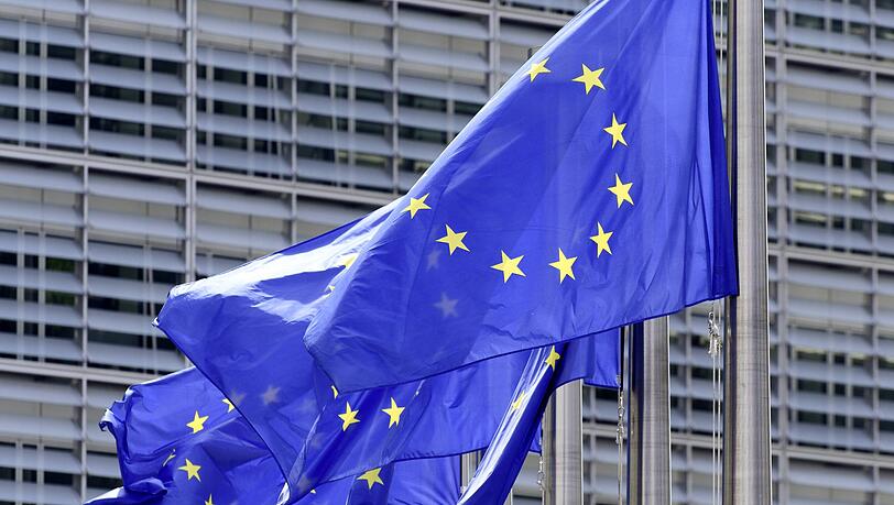 Fahnen wehen vor dem Gebäude der Europäischen Kommission. Fahnen wehen vor dem Gebäude der Europäischen Kommission.