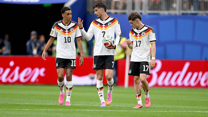 Nicht konstant genug (v.l.): Jamal Musiala, Kai Havertz und Florian Wirtz. Nicht konstant genug (v.l.): Jamal Musiala, Kai Havertz und Florian Wirtz.