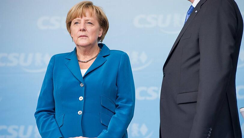 Die Übermacht der CSU: Angela Merkel und Horst Seehofer bei einem Wahlkampfauftritt in Miesbach. Die Übermacht der CSU: Angela Merkel und Horst Seehofer bei einem Wahlkampfauftritt in Miesbach.
