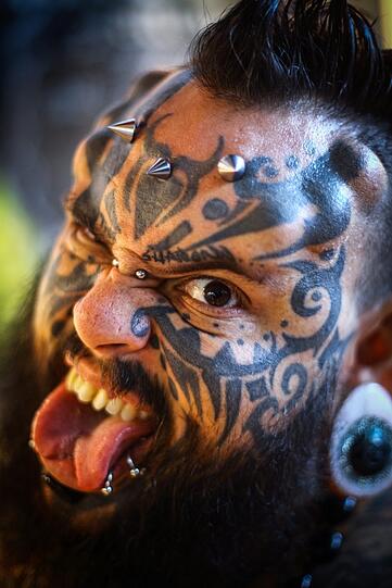 Sexy Körperkunst: Verrückte Tattoos - Spektakuläre Bilder...
