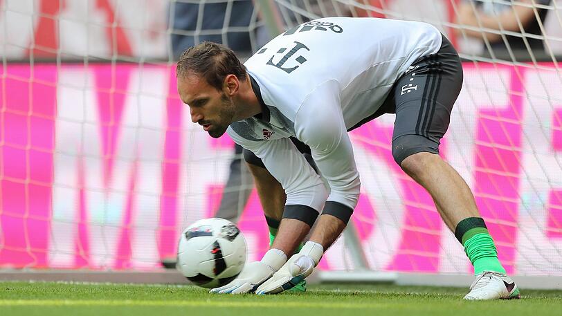Sein Vertrag läuft am 30. Juni aus, tags darauf ist er dann beim Trainingauftakt des FC Bayern dabei: Tom Starke.