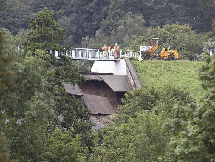 Der Umweltbehörde zufolge könnt der Pegel des Flusses River Goyt schnell steigen, sollte Wasser aus dem Staudamm austreten.