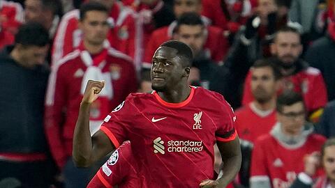 Liverpools Ibrahima Konate feiert sein Tor zum 1:0 gegen Benfica Lissabon.