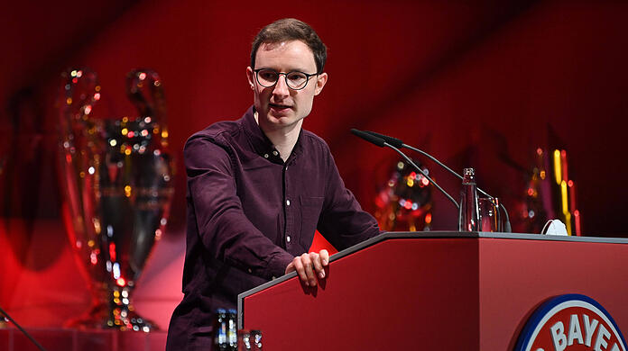 Vereinsmitglied Michael Ott mit seinem Antrag gegen das Katar Sponsoring des FC Bayern auf der Jahreshauptversammlung 2021.