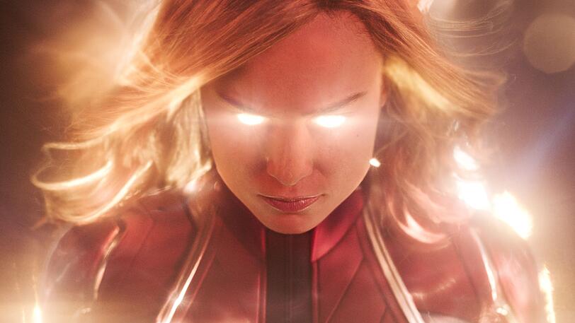Nach einem Unfall entwickelt Carol Danvers Superkräfte und wird zu Captain Marvel (Brie Larson). Nach einem Unfall entwickelt Carol Danvers Superkräfte und wird zu Captain Marvel (Brie Larson).