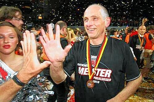 Bayern-Boss Uli  Hoeneß will ihn nach München locken: Bambergs Manager Wolfgang Heyder.