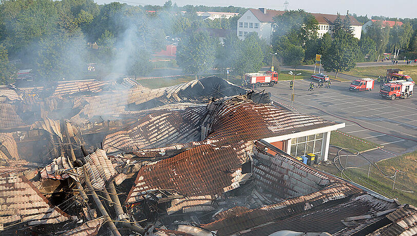 Geldautmatendiebe richten immer öfter mehr Schaden an, als sie erbeuten können. Hier in Altdöbern haben Diebe bei der Sprengung einen ganzen Supermarkt zerlegt. Geldautmatendiebe richten immer öfter mehr Schaden an, als sie erbeuten können. Hier in Altdöbern haben Diebe bei der Sprengung einen ganzen Supermarkt zerlegt.