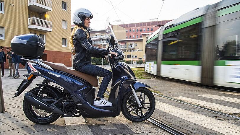 11,3 PS bei 8.500 U/min und die stufenlose Variomatik sorgen für mehr als ausreichende Fahrleistungen.