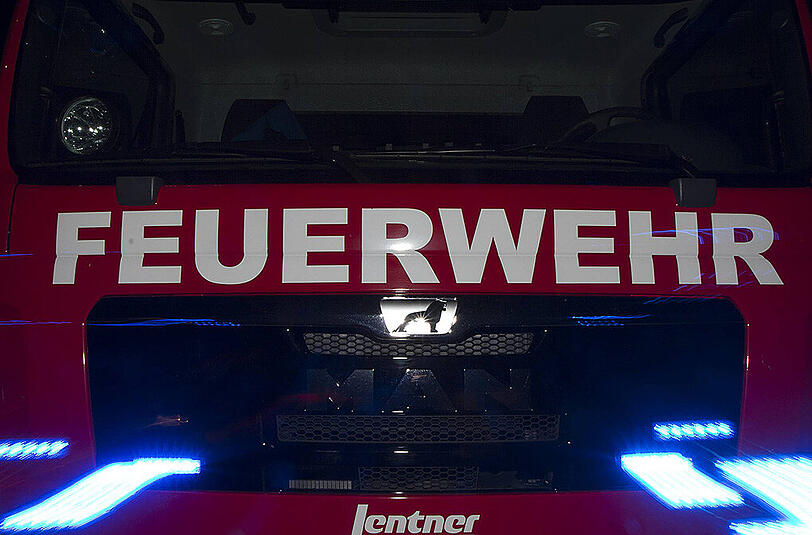 Der Dachstuhl einer öffentlichen WC-Anlage brannte am Samstagabend aus. (Symbolbild)