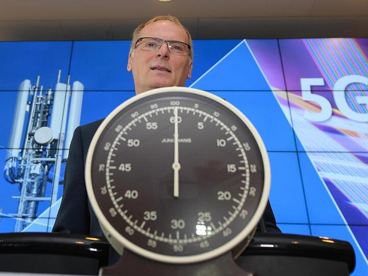 Jochen Homann, Präsident der Bundesnetzagentur, vor dem Start der 5G-Mobilfunkauktion in Mainz.